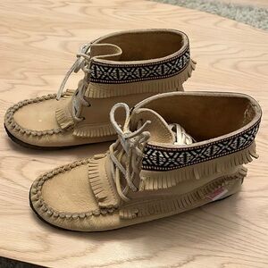 Softmoc Women’s Tan Leather Moccasin Size 7